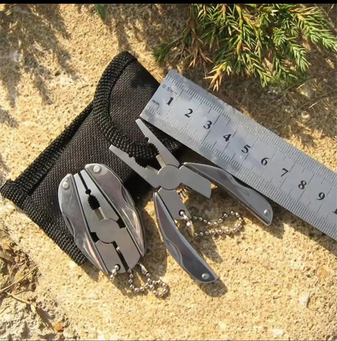Stainless Steel Outdoor Portable Multitool Pliers with Knife, Keychain & Screwdriver